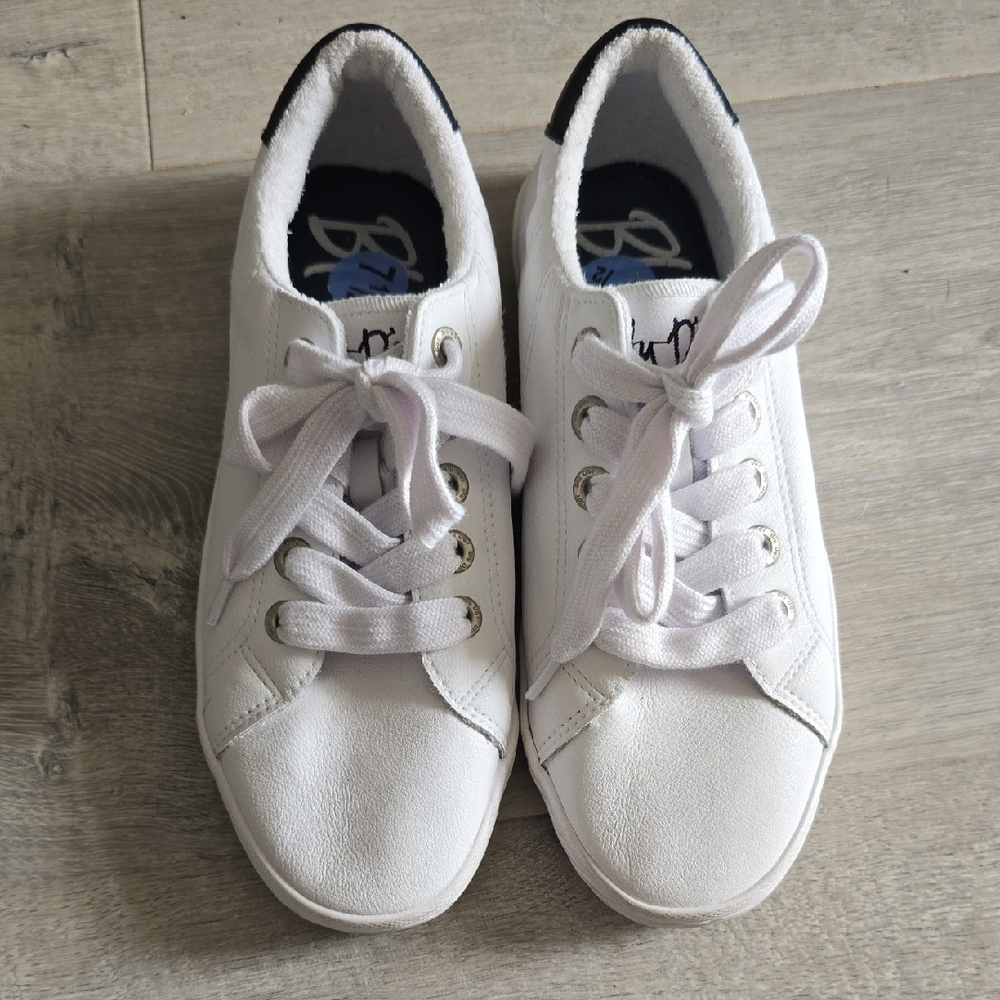 Stylish White Women's Sneakers